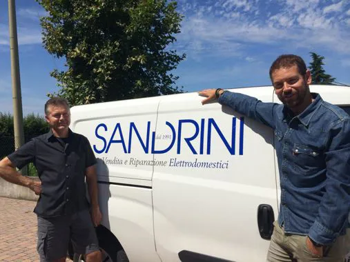 Team e furgone di Riparazione Elettrodomestici Sandrini